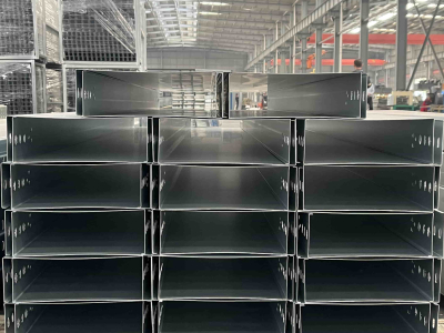 بڑے اسپین کیبل ٹرے