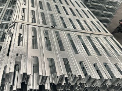 قدم دار کیبل ٹرے